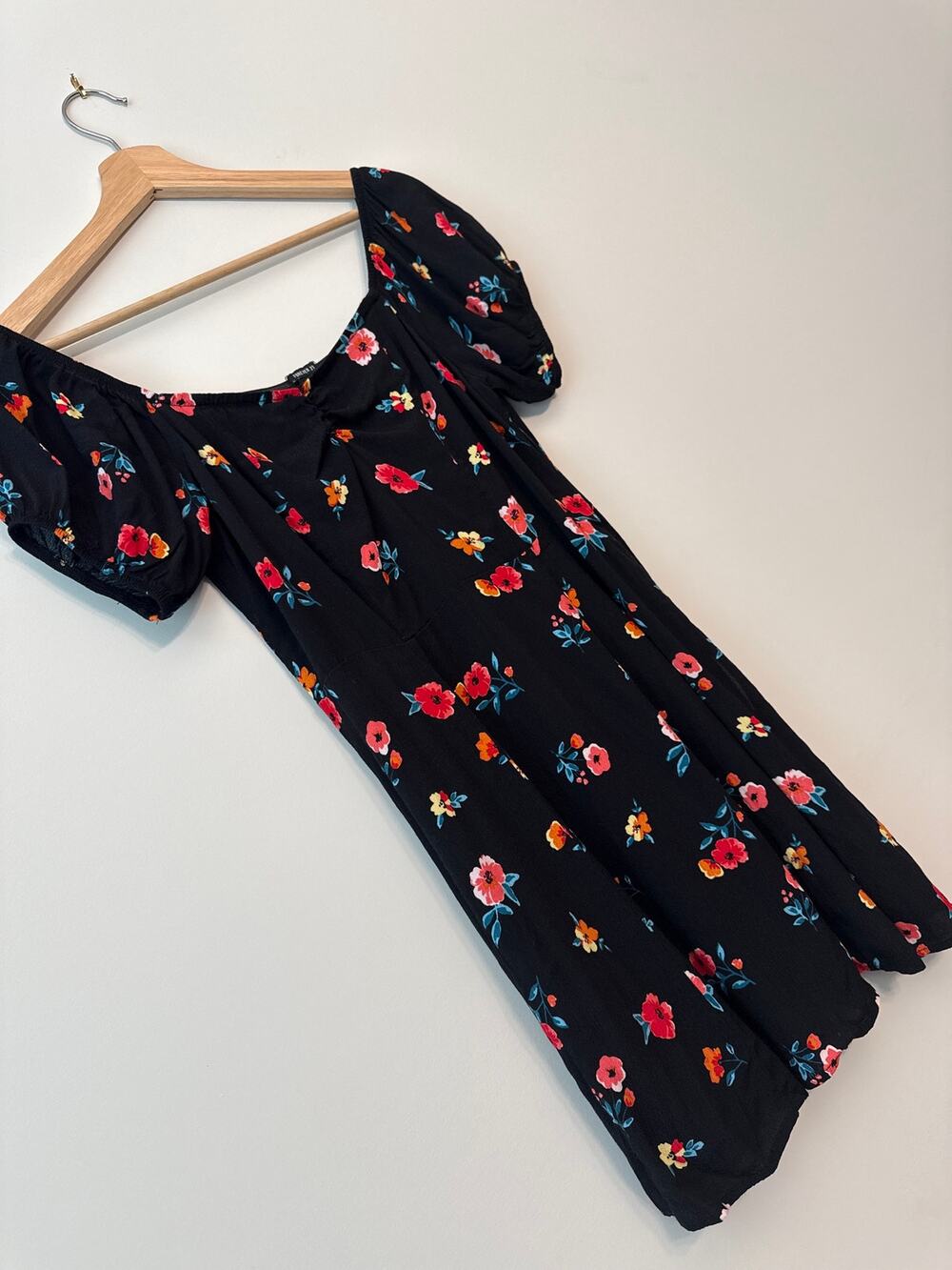Black Floral Off-Shoulder Mini Dress – Forever 21 M